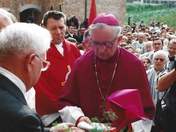 Poświęcenie kościoła 1994 - zdjęcie 20