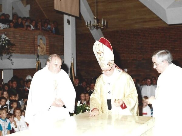 Poświęcenie kościoła 1994 - zdjęcie 22