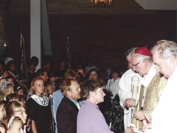 Poświęcenie kościoła 1994 - zdjęcie 24