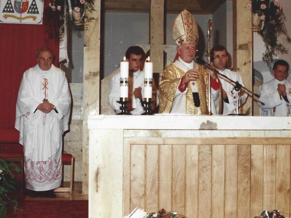 Poświęcenie kościoła 1994 - zdjęcie 10